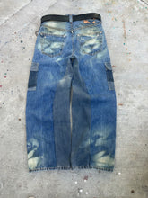 Load image into Gallery viewer, Faded cargo jeans 31-30
