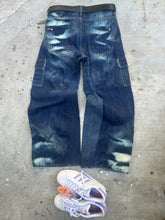 Load image into Gallery viewer, Faded cargo jeans 36-32

