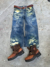 Load image into Gallery viewer, Faded cargo Jeans 32-30
