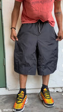 Load image into Gallery viewer, Black shorts m-L
