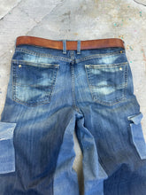 Load image into Gallery viewer, Faded cargo jeans 36-32
