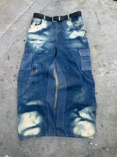 Load image into Gallery viewer, Faded cargo jeans 36-32

