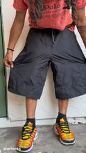Load image into Gallery viewer, Black shorts m-L

