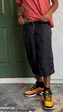 Load image into Gallery viewer, Black shorts m-L
