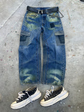 Load image into Gallery viewer, Faded cargo jeans 31-30
