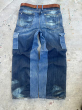 Load image into Gallery viewer, Faded cargo jeans 36-32
