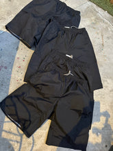 Load image into Gallery viewer, Black shorts m-L
