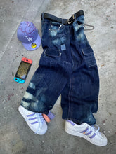 Load image into Gallery viewer, Faded cargo jeans 36-32
