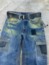 Load image into Gallery viewer, Faded cargo jeans 31-30
