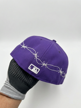 Load image into Gallery viewer, Barb wire la
